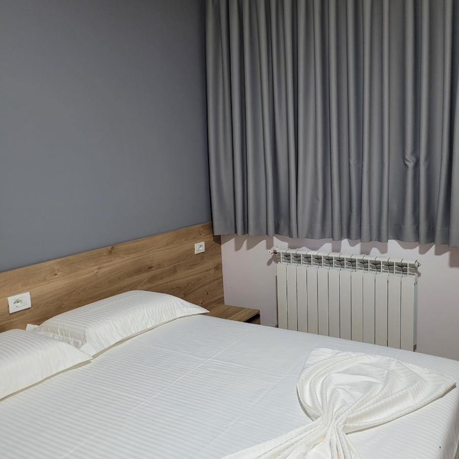 Hotel Erandi Rinas Exterior photo
