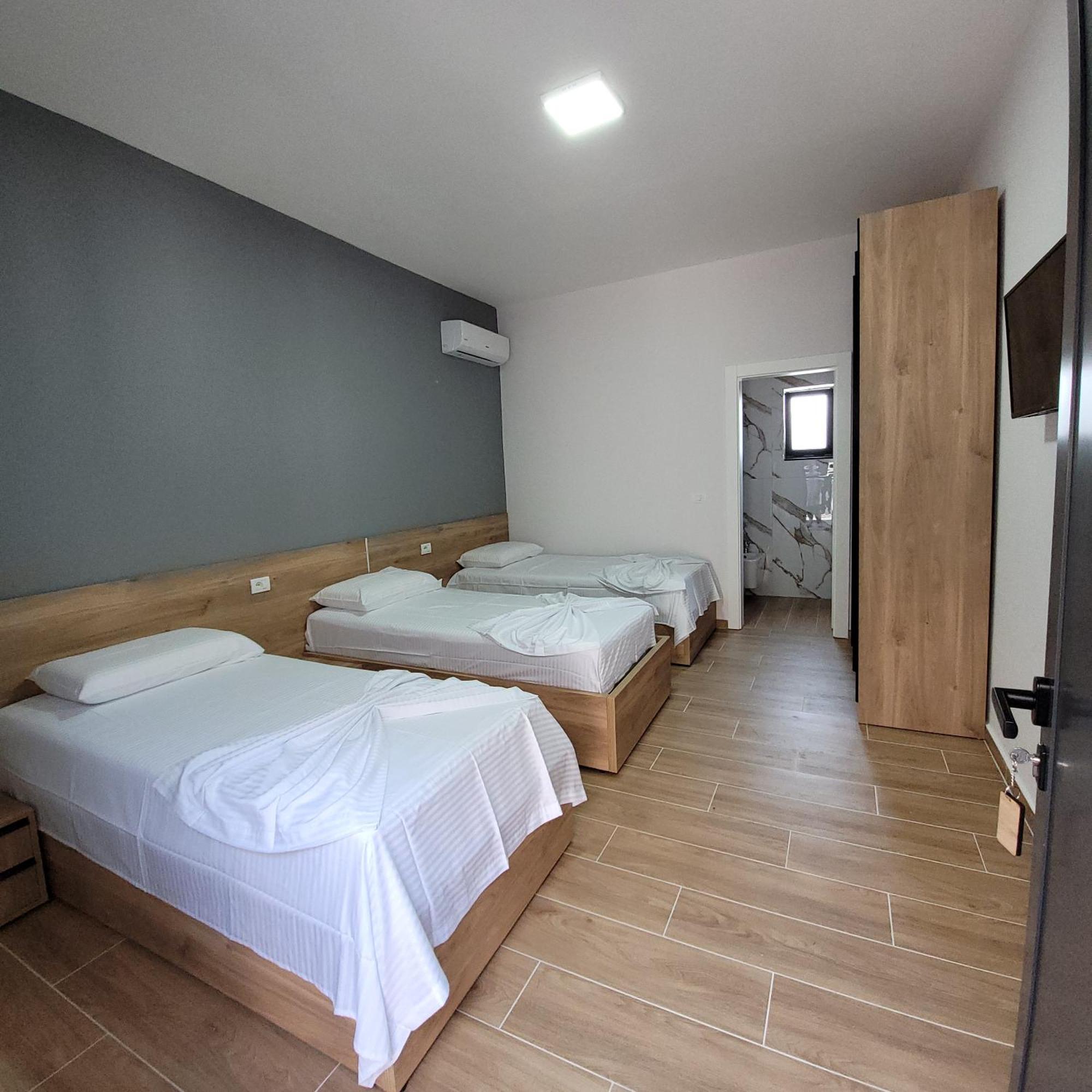 Hotel Erandi Rinas Exterior photo
