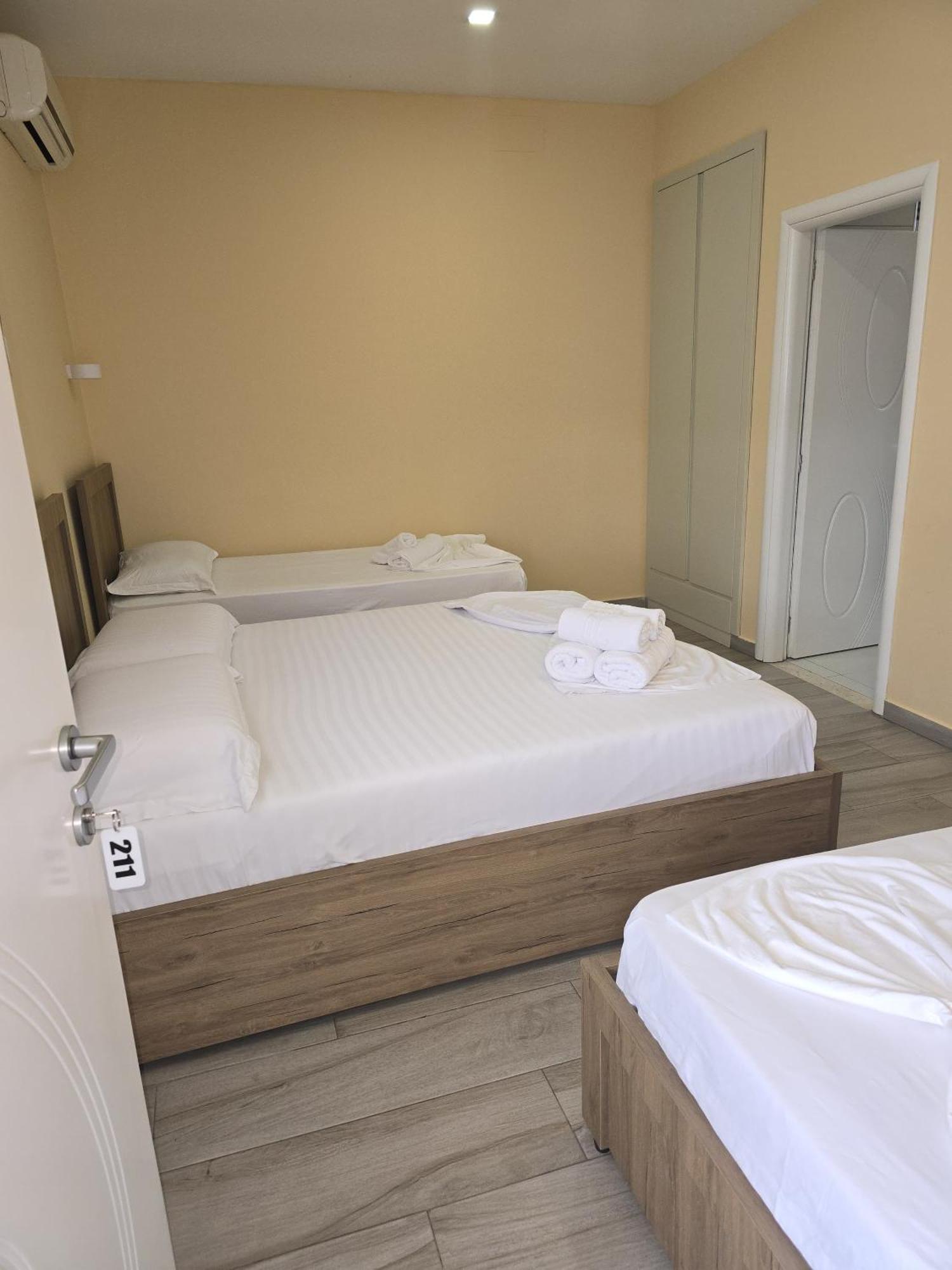 Hotel Erandi Rinas Exterior photo