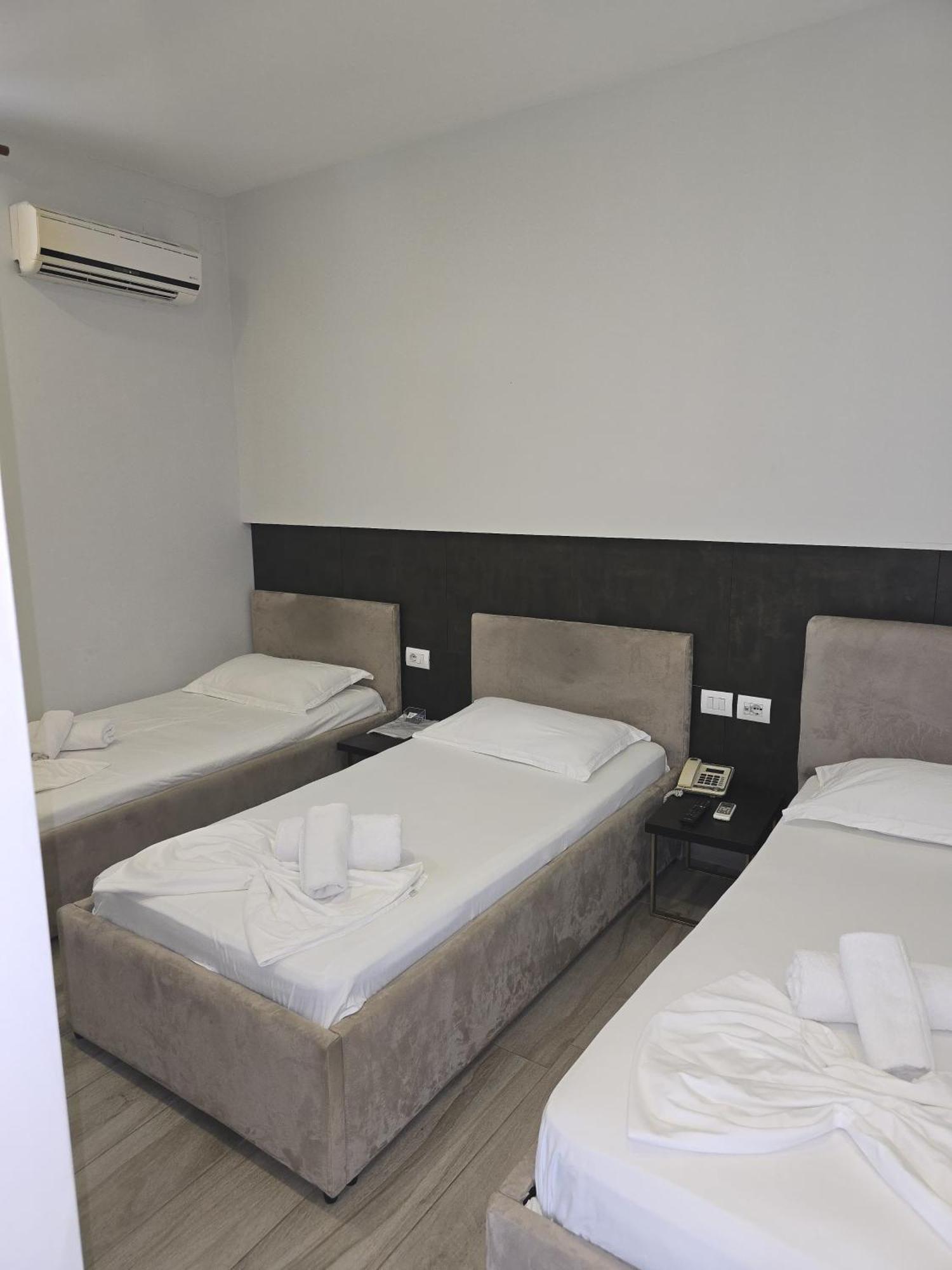 Hotel Erandi Rinas Exterior photo