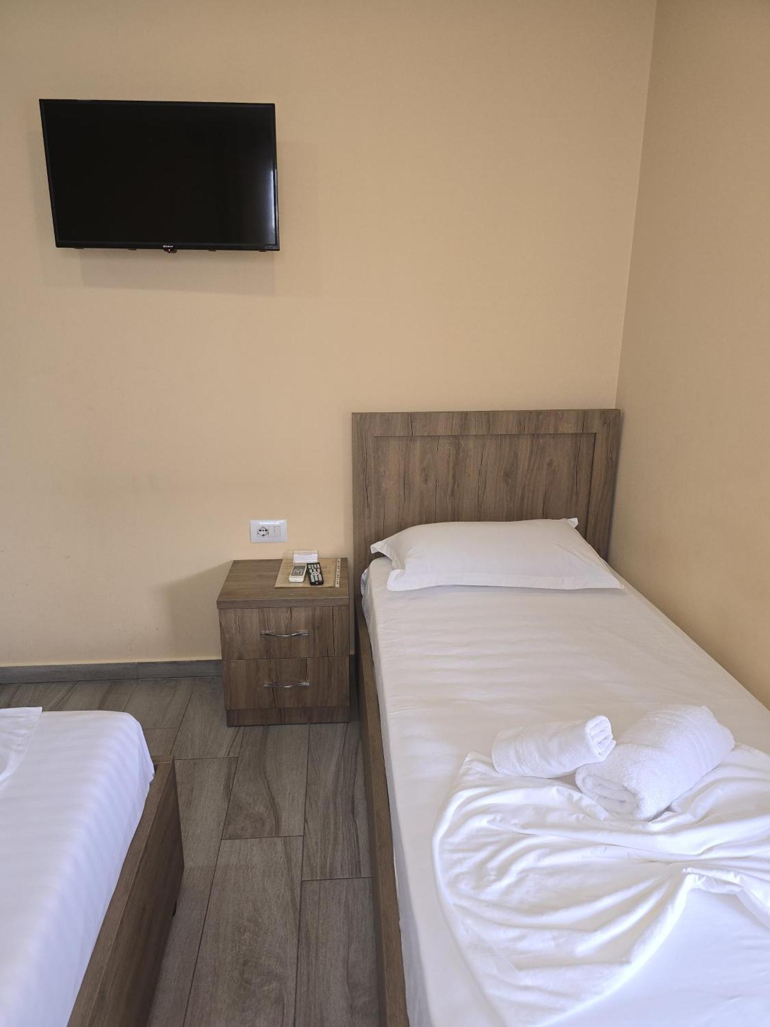 Hotel Erandi Rinas Exterior photo