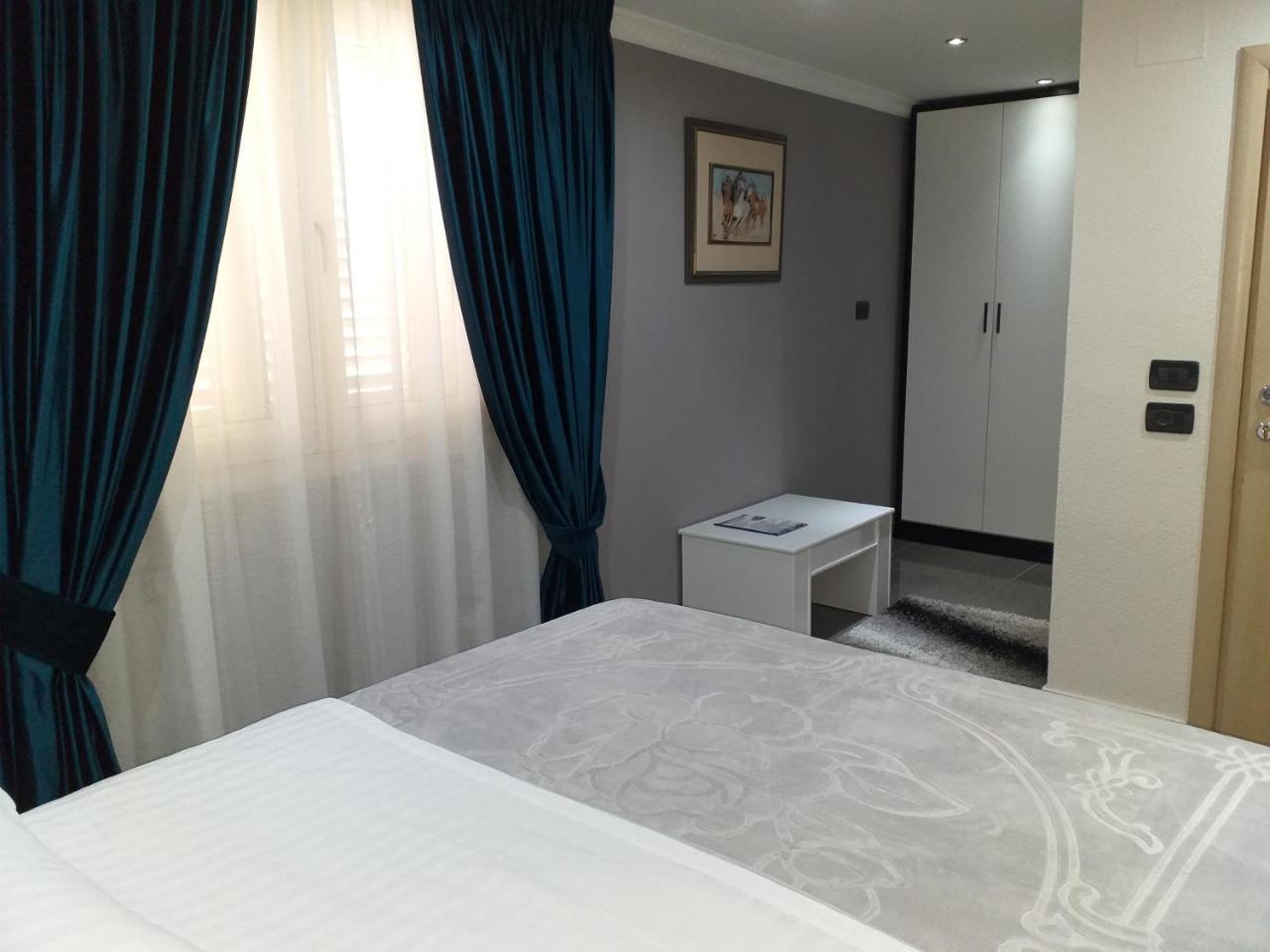 Hotel Erandi Rinas Exterior photo