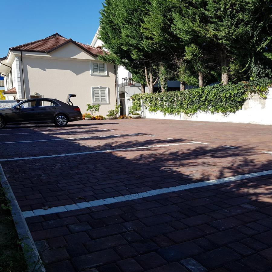 Hotel Erandi Rinas Exterior photo